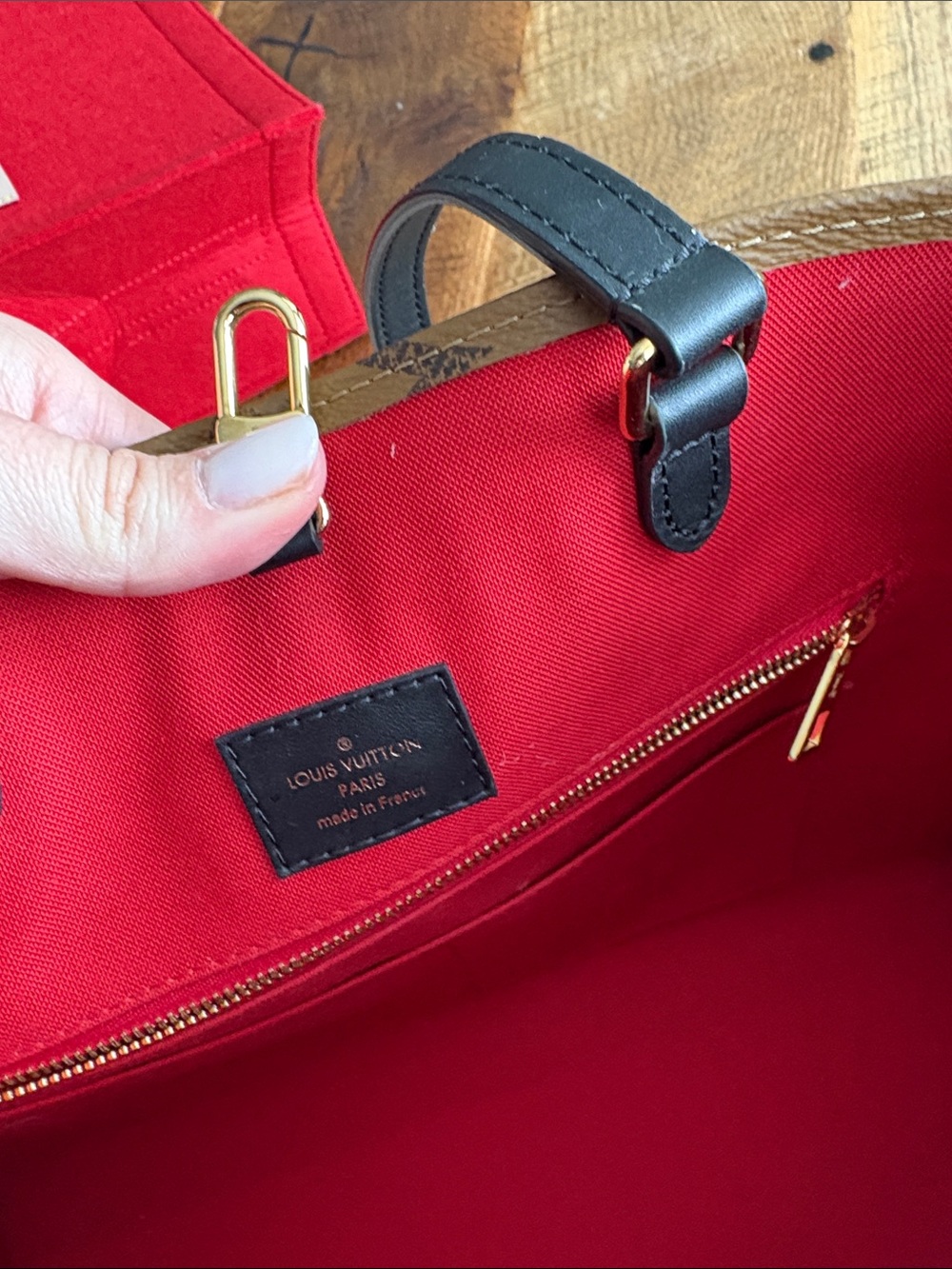 Louis Vuitton Reverse Monogram On The Go Tote MM- Brown/Gold Monogram. - Picture 6 of 9